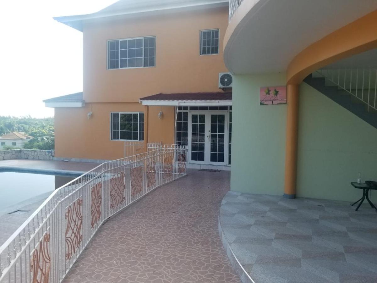 Chaudhry Holiday House Montego Bay Esterno foto