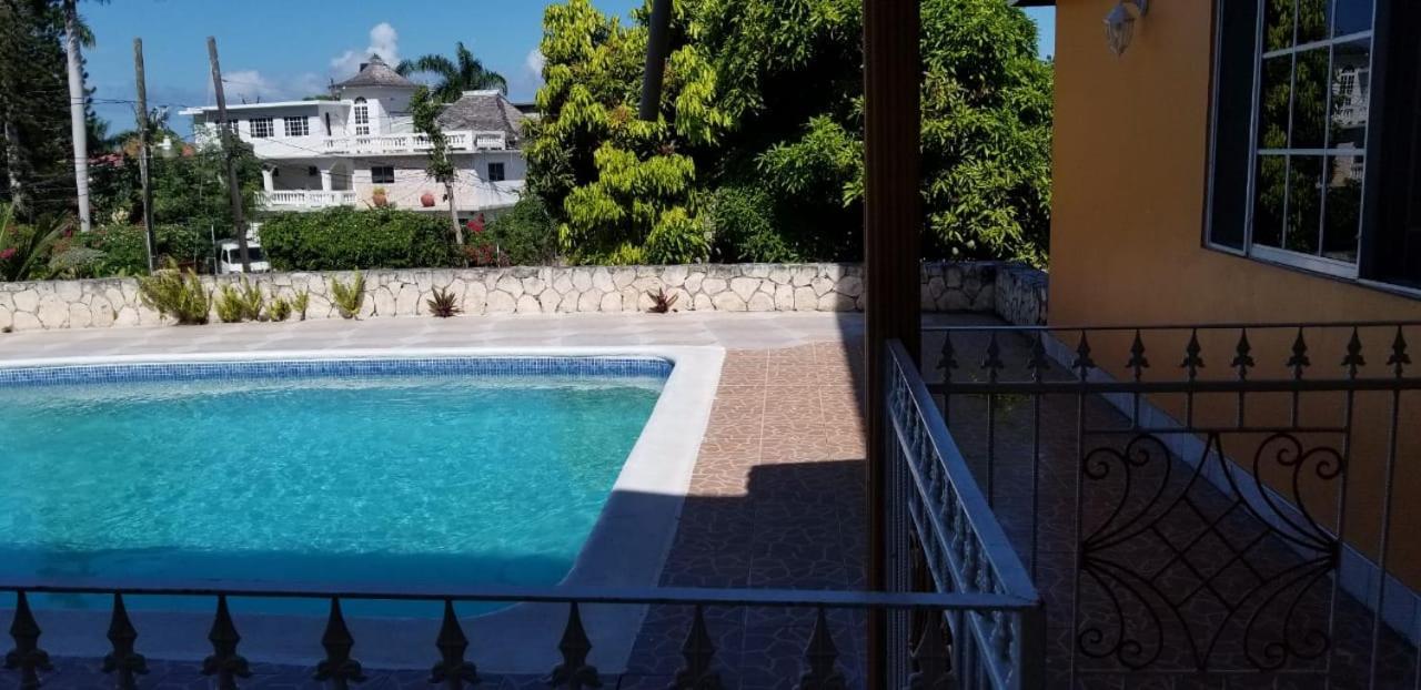 Chaudhry Holiday House Montego Bay Esterno foto