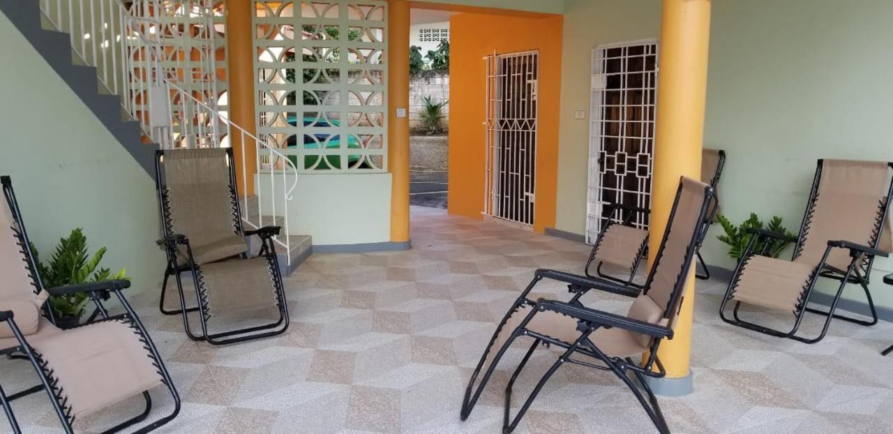 Chaudhry Holiday House Montego Bay Esterno foto