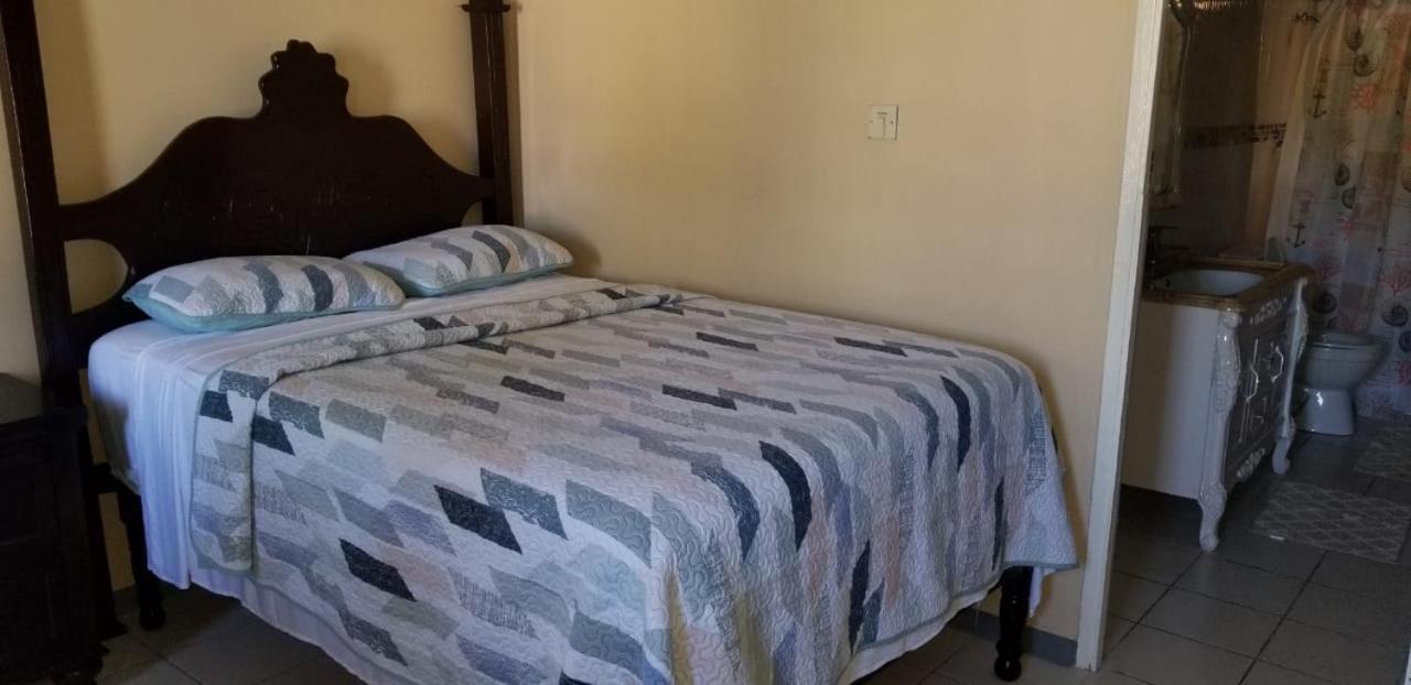 Chaudhry Holiday House Montego Bay Esterno foto