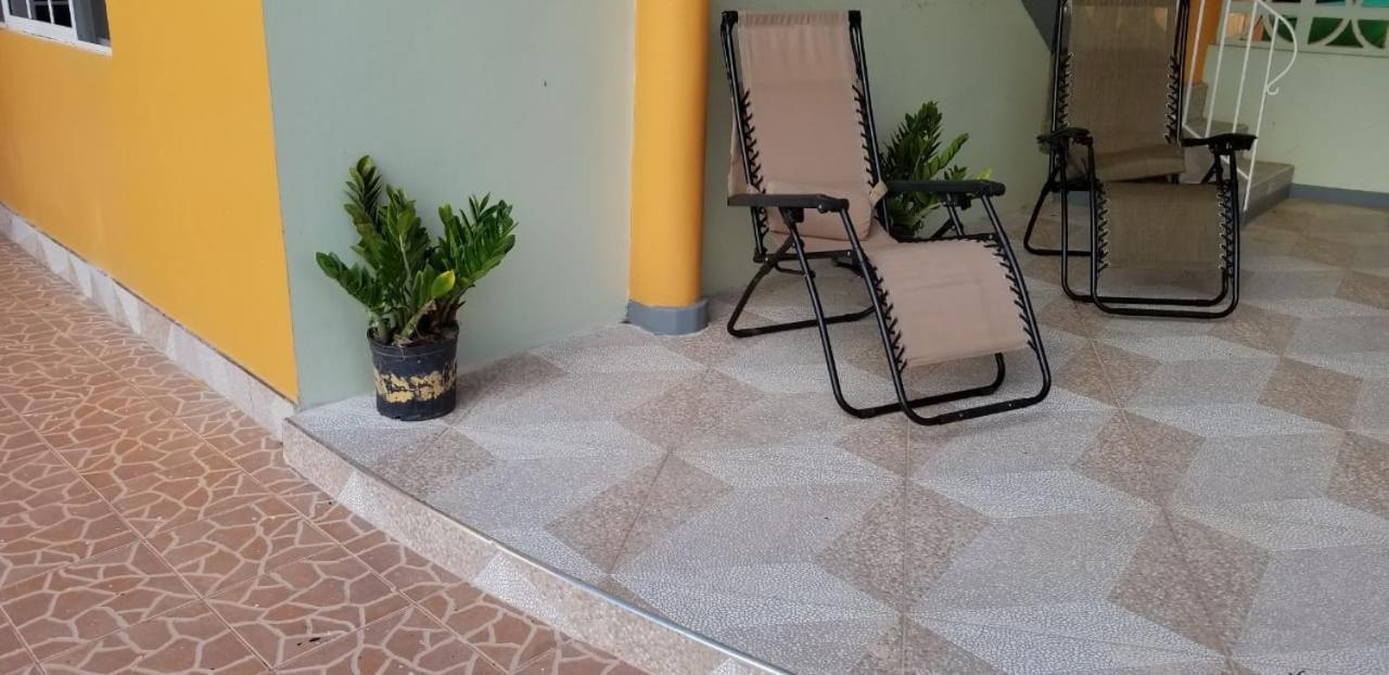 Chaudhry Holiday House Montego Bay Esterno foto