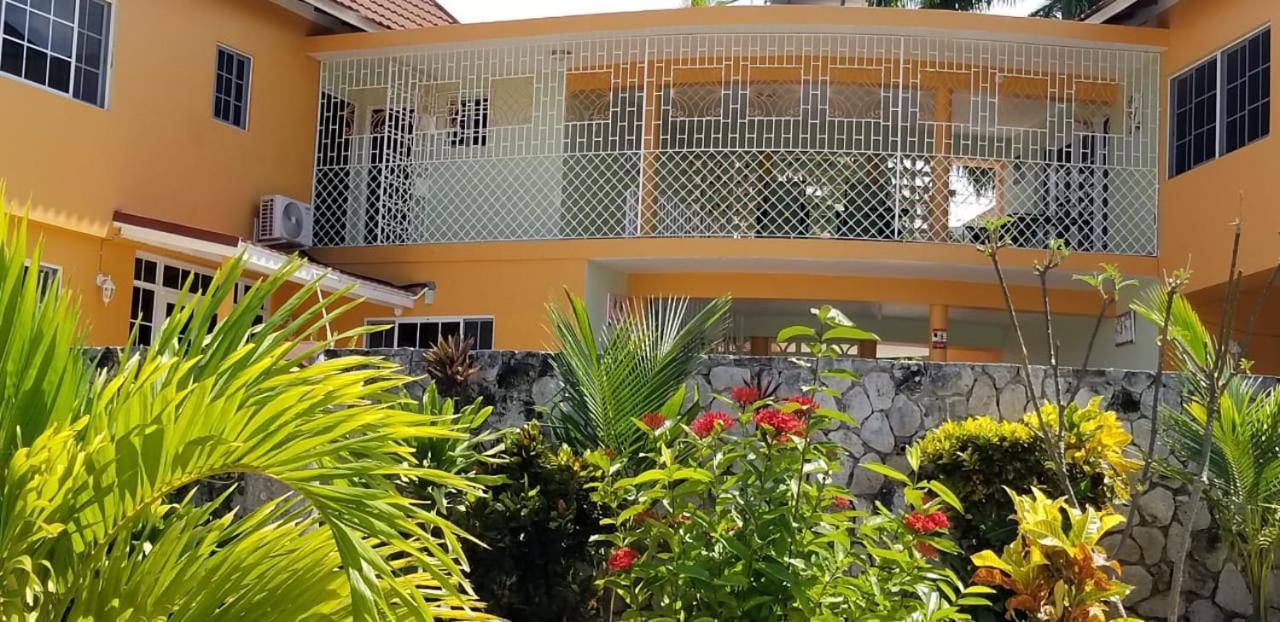 Chaudhry Holiday House Montego Bay Esterno foto