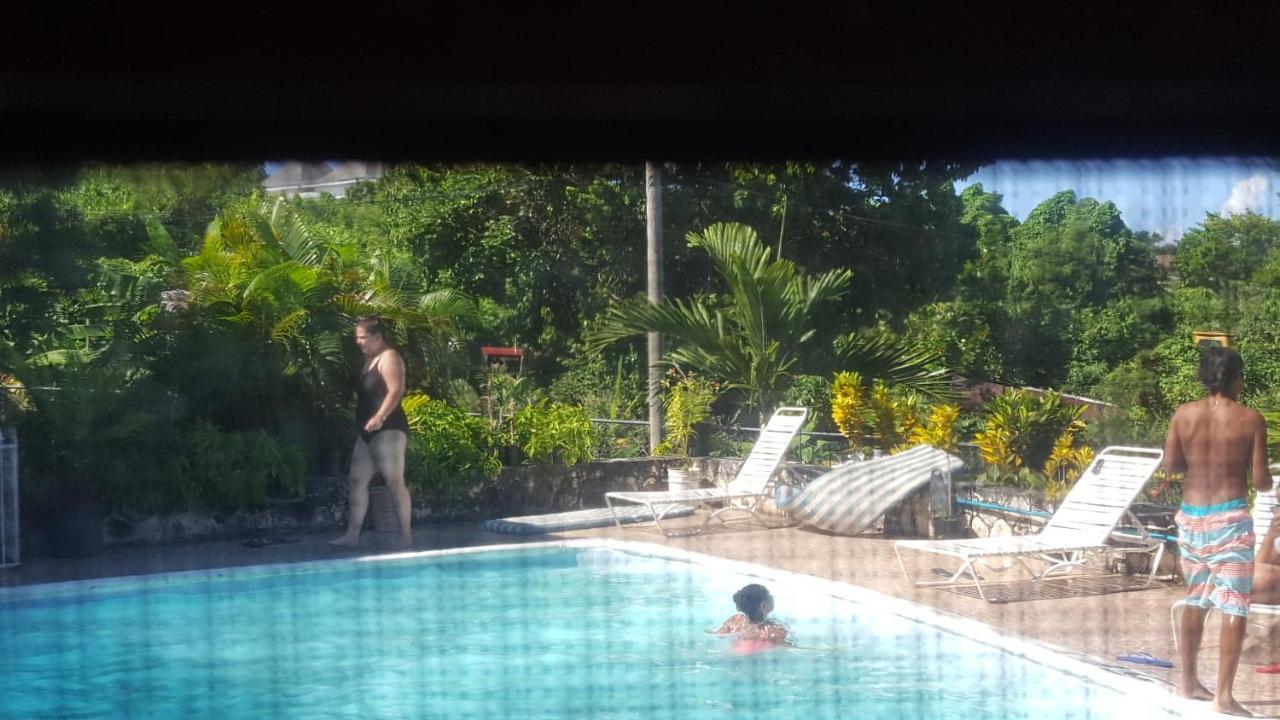 Chaudhry Holiday House Montego Bay Esterno foto
