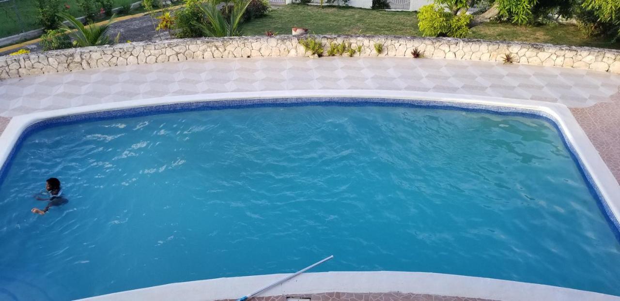 Chaudhry Holiday House Montego Bay Esterno foto