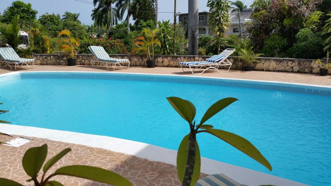 Chaudhry Holiday House Montego Bay Esterno foto