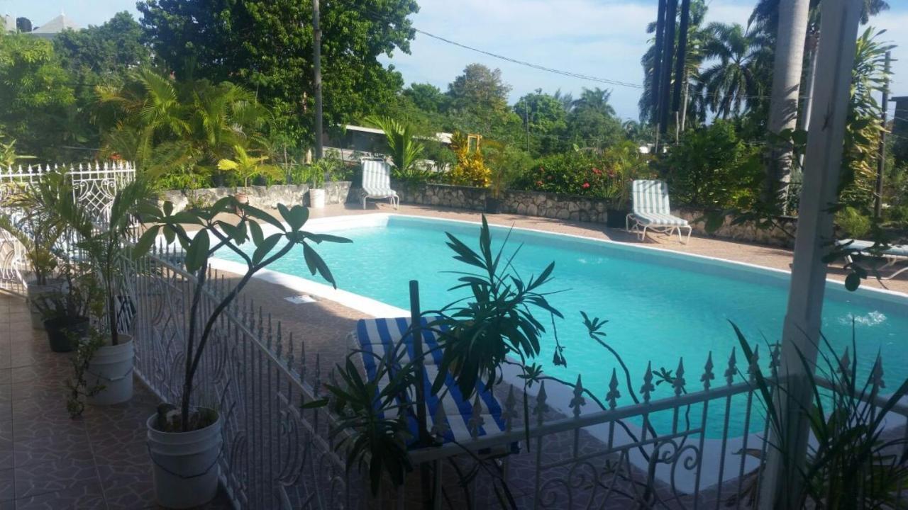 Chaudhry Holiday House Montego Bay Esterno foto