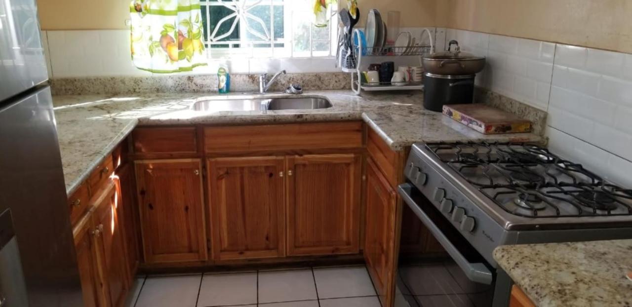 Chaudhry Holiday House Montego Bay Esterno foto