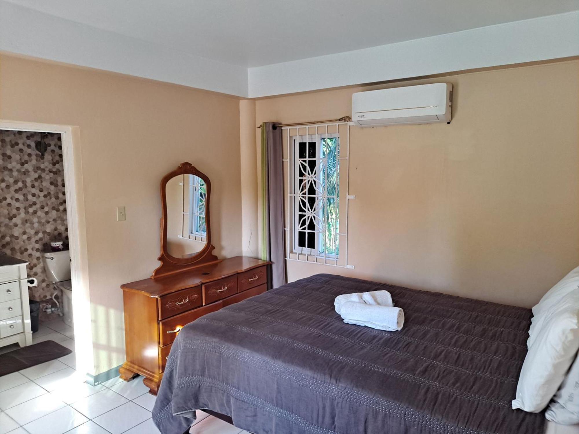 Chaudhry Holiday House Montego Bay Esterno foto